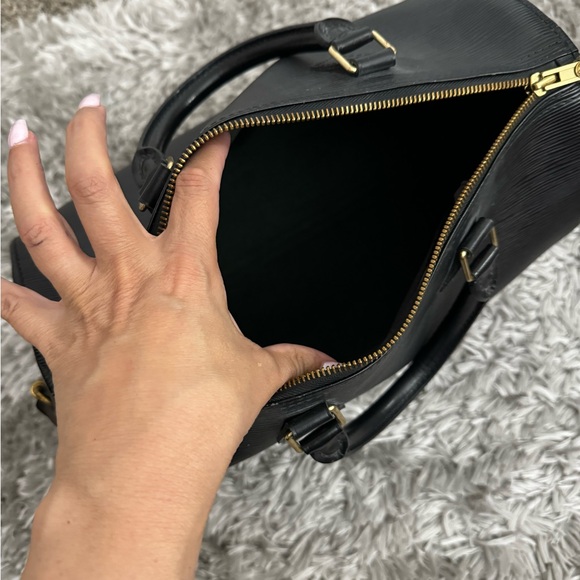 Louis Vuitton vintage Epi 30 and kiss wallet set - Picture 7 of 15